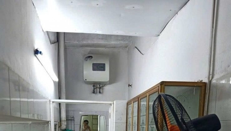 CHO THUÊ CĂN HỘ TẬP THỂ TẦNG 1 NGUYỄN CHÍ THANH, 72M2, TẦNG 1, 2 NGỦ, 1 WC, 8 TRIỆU